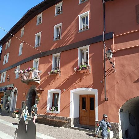 Hotel Gufo Bormio Exteriör bild