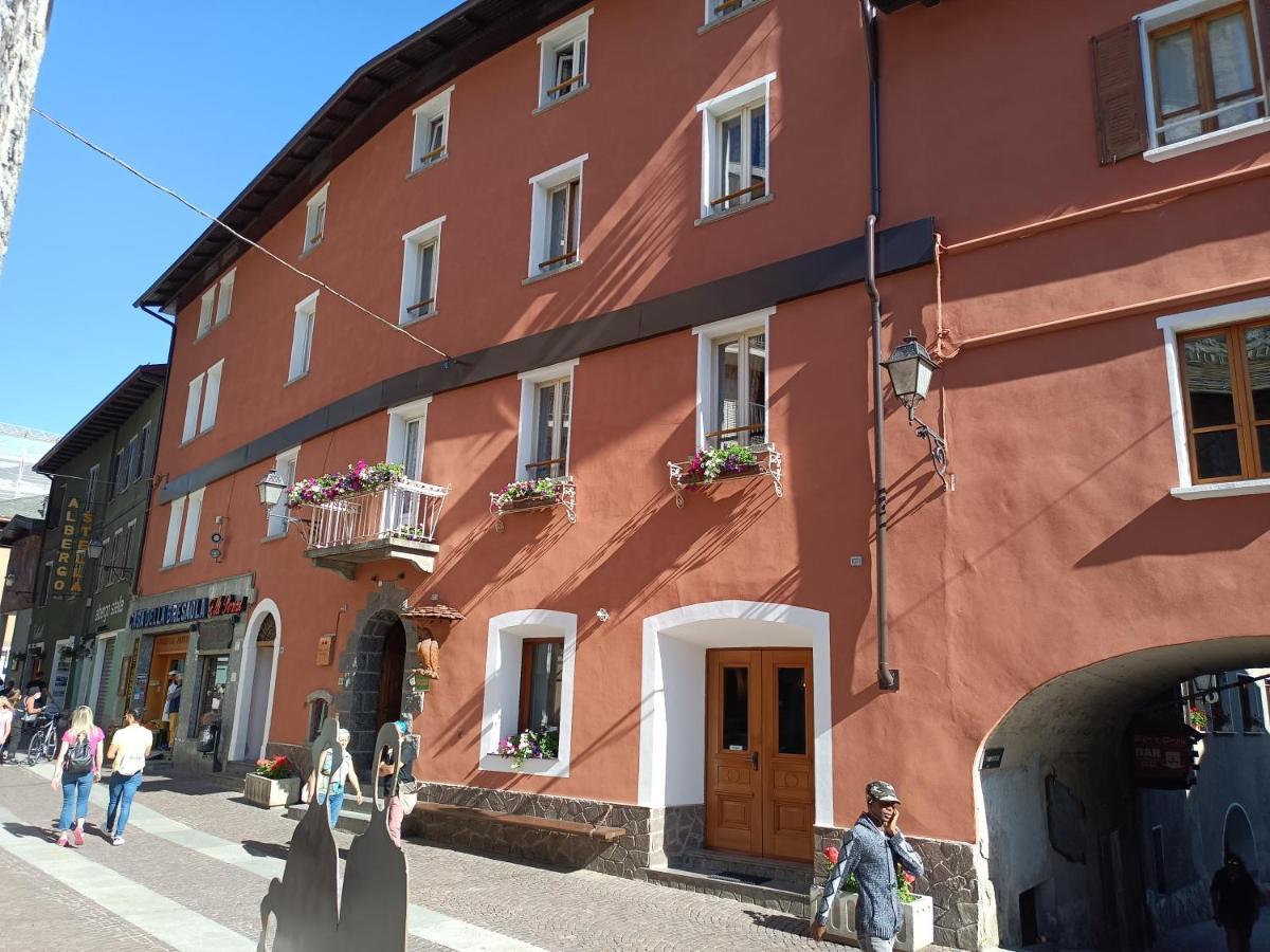 Hotel Gufo Bormio Exteriör bild