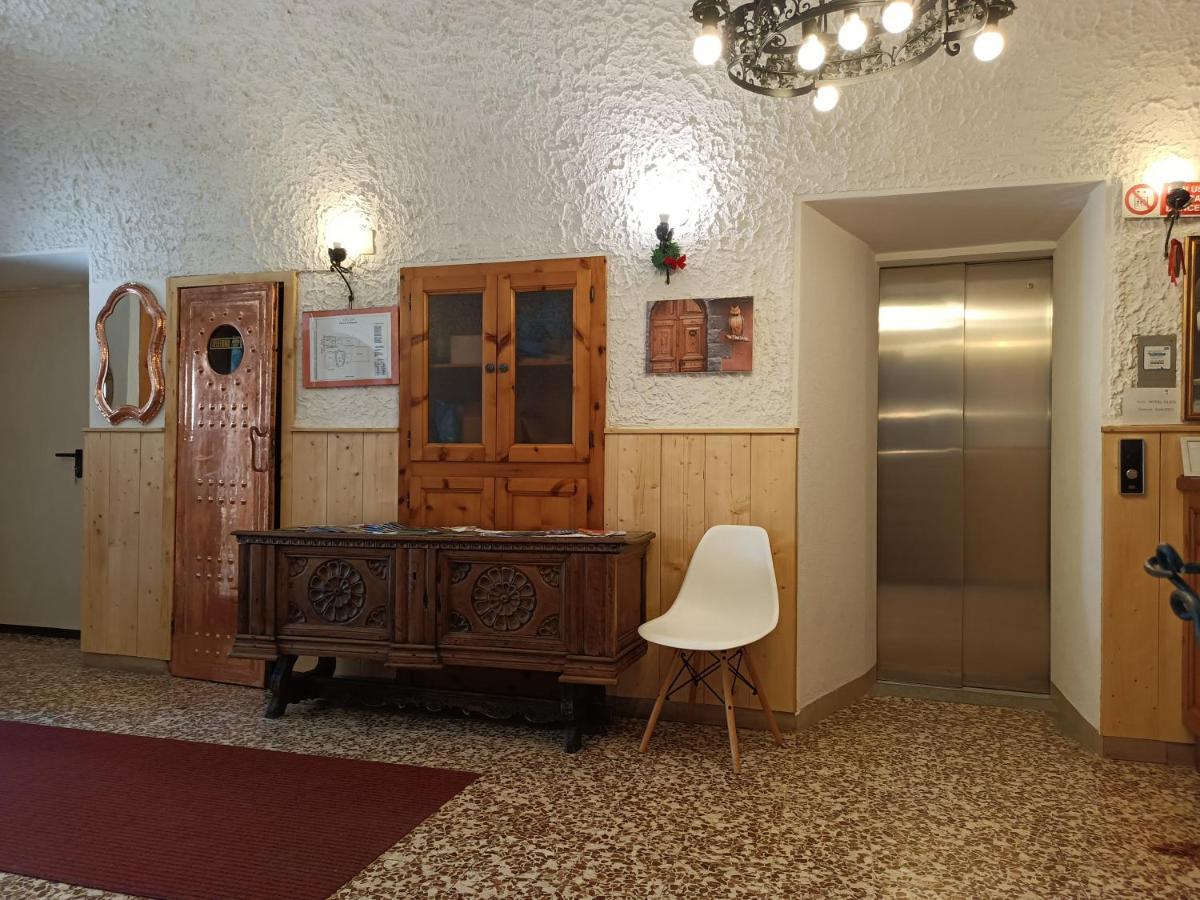 Hotel Gufo Bormio Exteriör bild