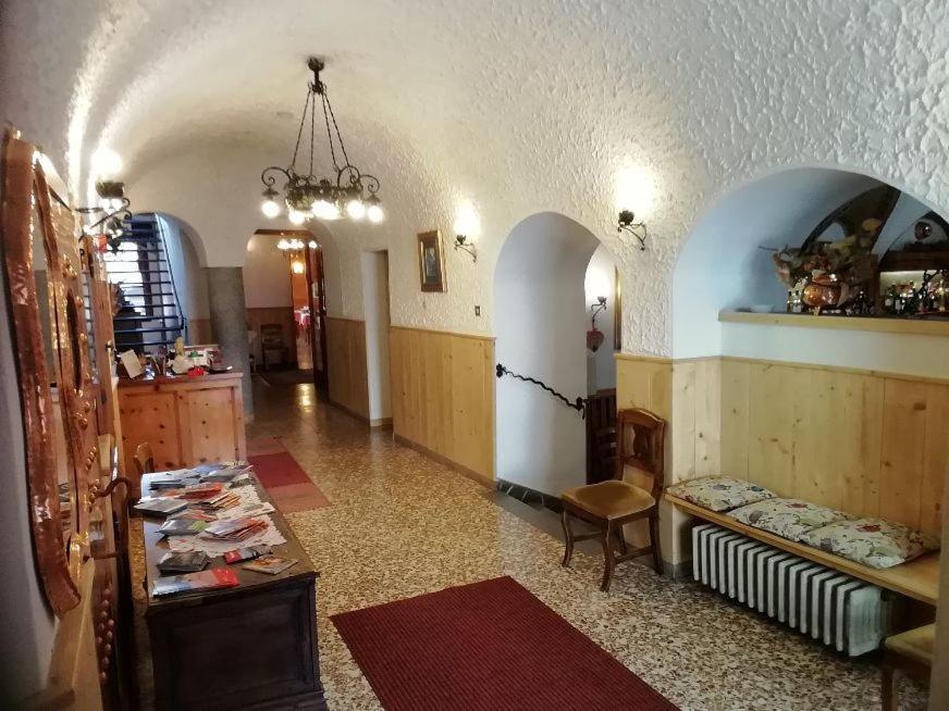 Hotel Gufo Bormio Exteriör bild